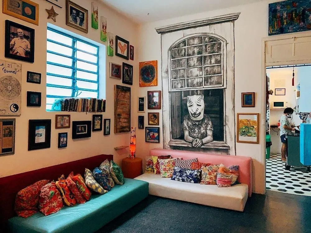 Zili Pernambuco Hostel & Coworking contacts